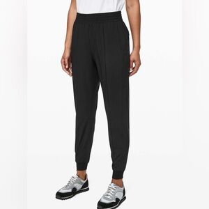 460 Lululemon Wanderer Jogger
Black
